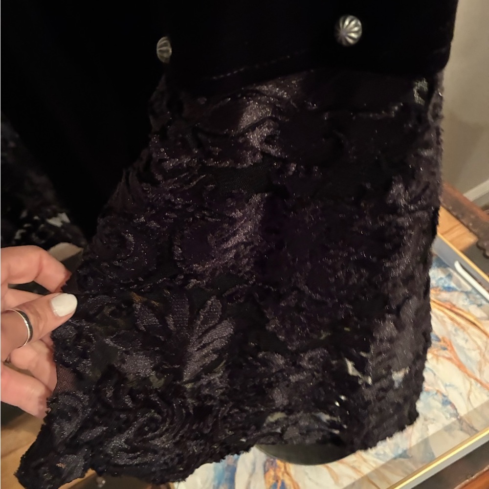 Silverado Velvet Top with Lace bell sleeves - Picture 4 of 4
